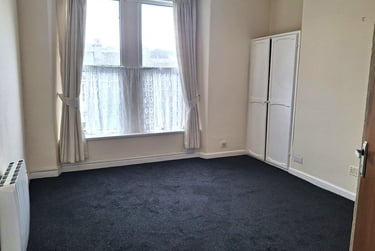 1 bed flat, Lisson Grove, Mutley, Plymouth, PL47DN - Image 2